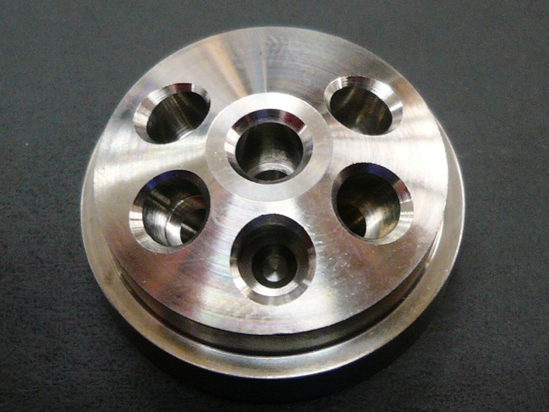 Titanium multiple way valve φ0.1mm hole drilling.FUTA-Q,Ltd.